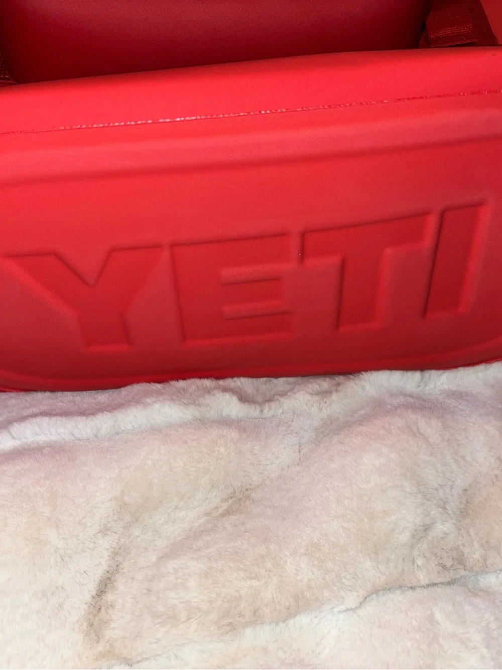 YETI Camino 20 with side bag & with Decorative Chain